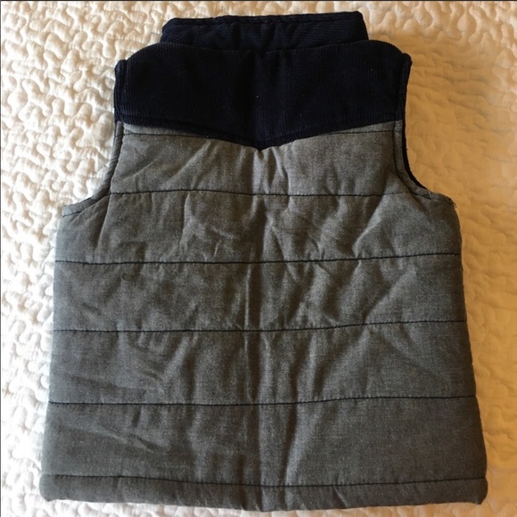 Oshkosh quilted Vest size 12 months - Picture 2 of 3